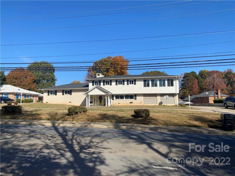 1525 Hoskins Rd, Charlotte, NC 28216