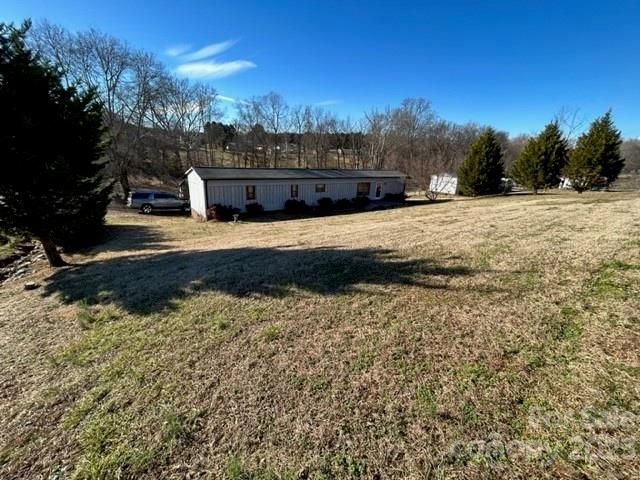 3880 Crossing Creek Dr, Claremont, NC 28610