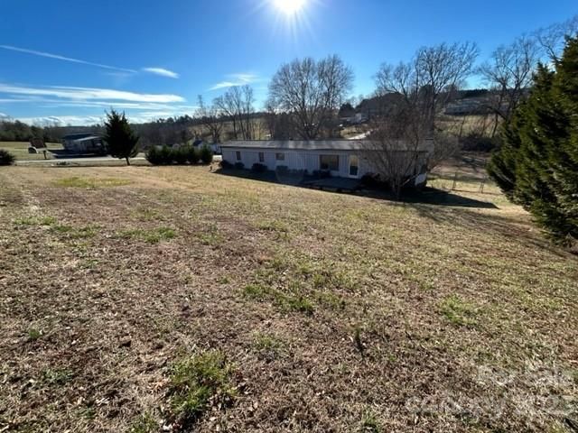 3880 Crossing Creek Dr, Claremont, NC 28610