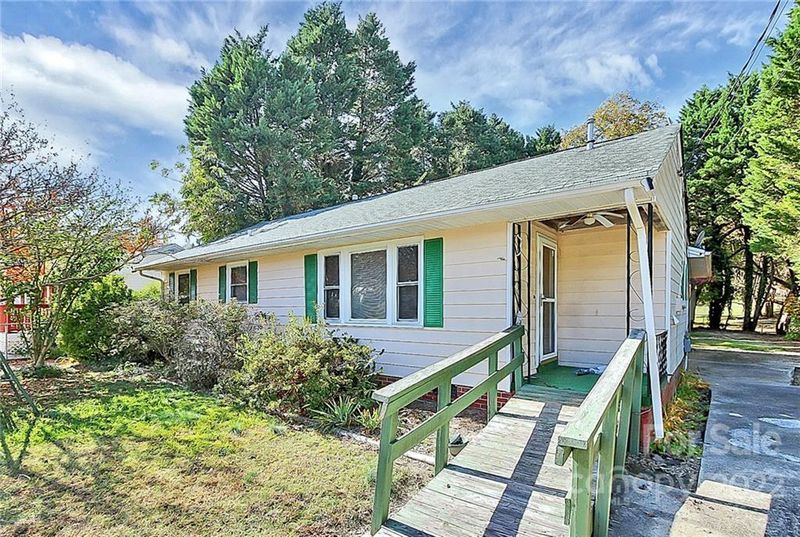 905 Summer Dr, Gastonia, NC 28052