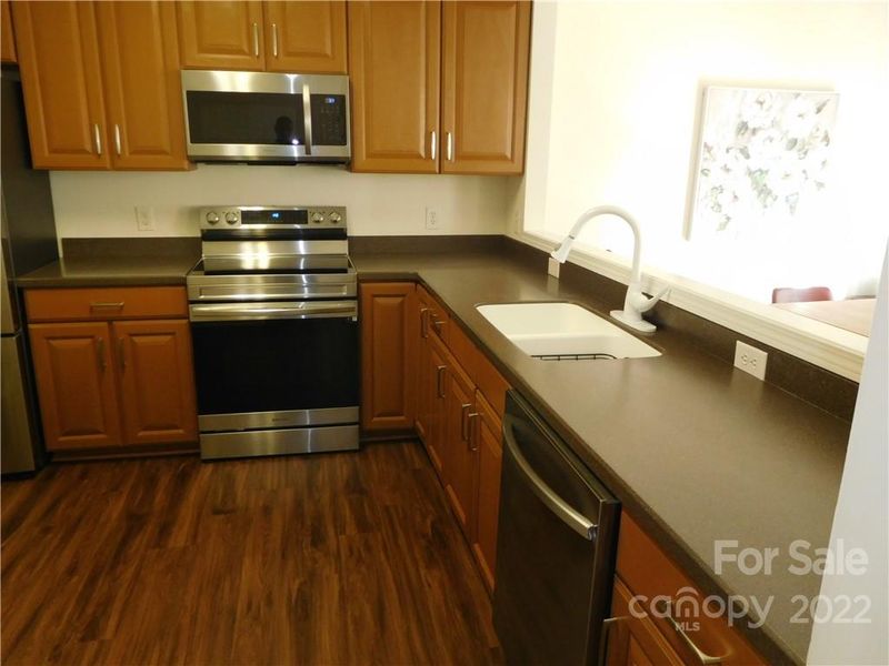 9037 Bishop Crest Ln, Charlotte, NC 28277