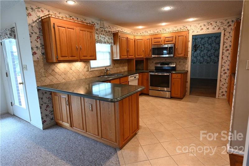 3958 Golf Dr NE, Conover, NC 28613