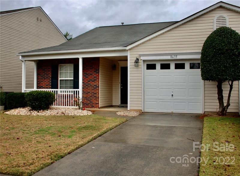 8635 Westhope St, Charlotte, NC 28216