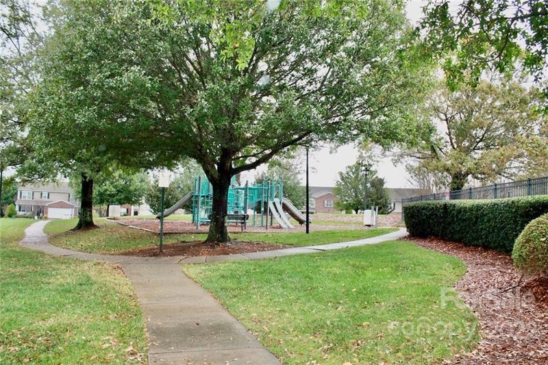 8635 Westhope St, Charlotte, NC 28216