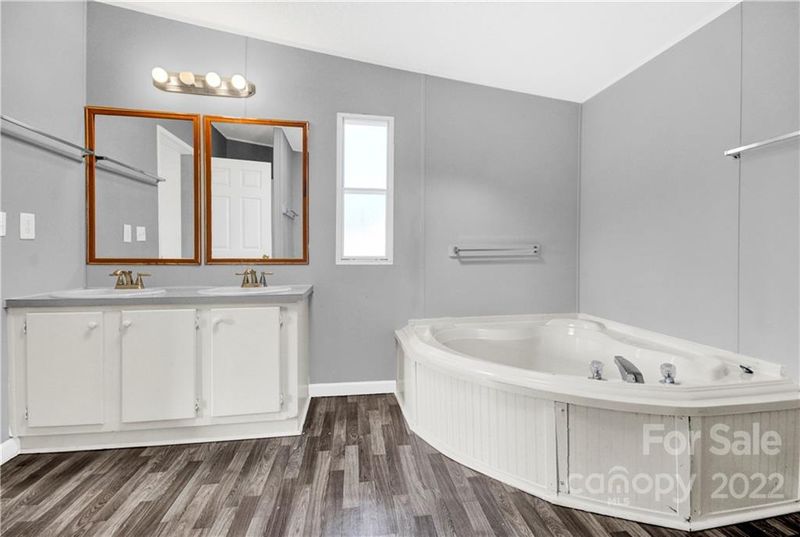 116 Riverfield Dr, Statesville, NC 28625