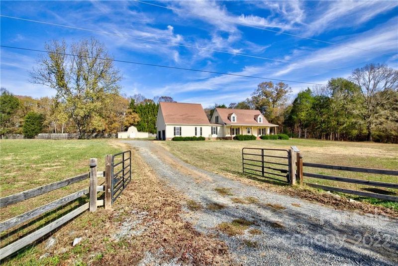 9650 Harvest Ln, Davidson, NC 28036