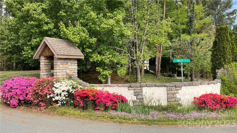 1296 Misty Ln #14, Hickory, NC 28601
