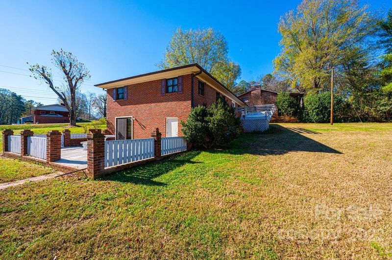 2067 15th Ave NE, Hickory, NC 28601