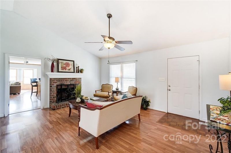135 Sunshine Dr, Mooresville, NC 28115