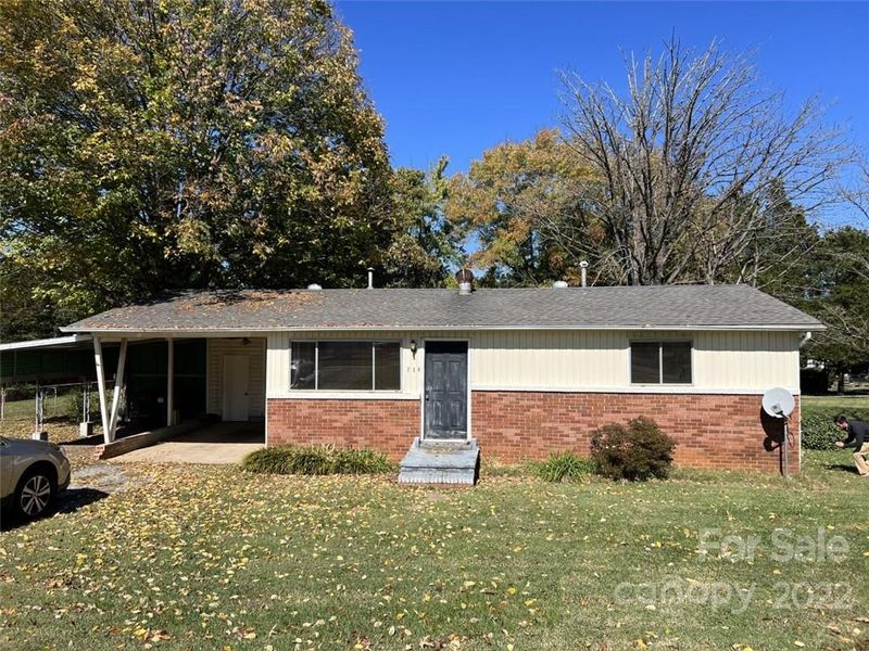 716 20th St, Newton, NC 28658