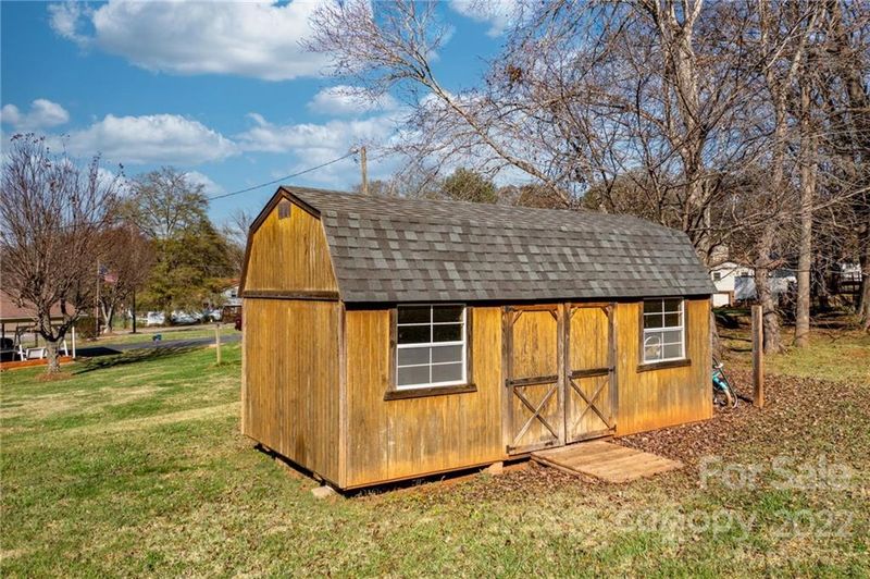 1986 Villa Dr, Newton, NC 28658