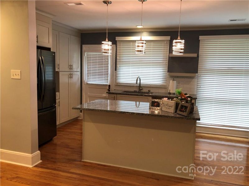 4555 Woodlark Ln, Charlotte, NC 28211