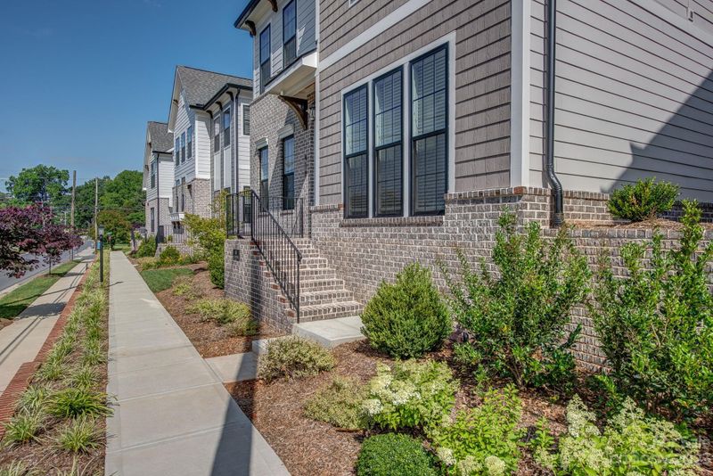 418 S Main St, Belmont, NC 28012