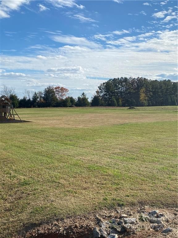 111 Colony Acres Dr, Cowpens, SC 29330