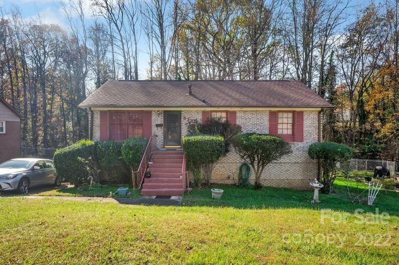 6720 Barrington Dr, Charlotte, NC 28215