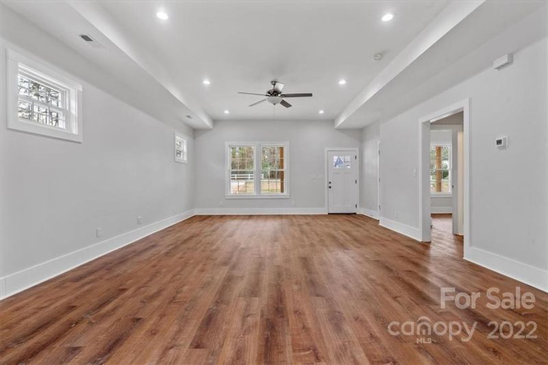 924 Valleydale Rd, Charlotte, NC 28214
