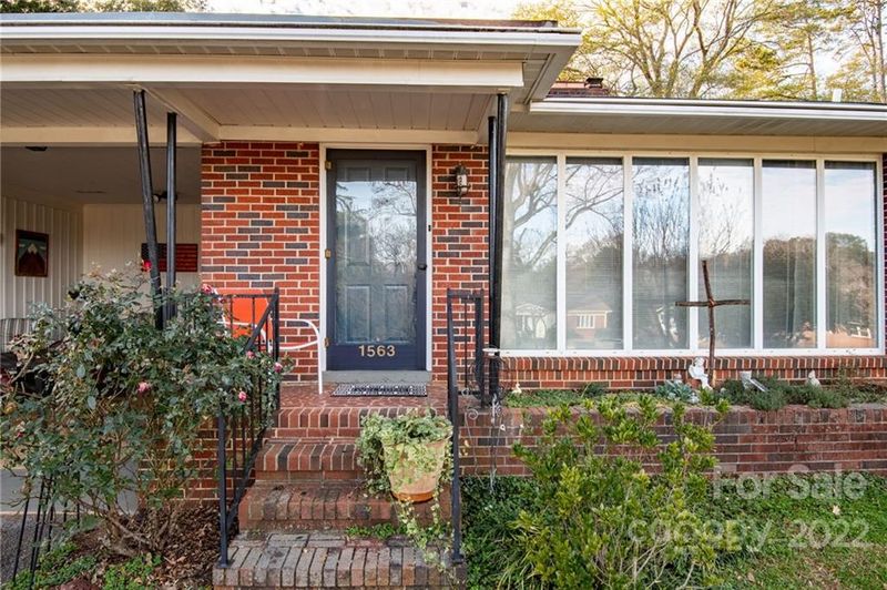 1563 11th St NW, Hickory, NC 28601