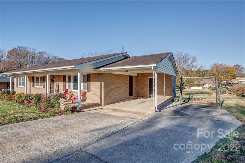 421 Ashebrook Park Rd, Dallas, NC 28034