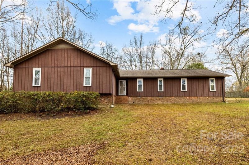 2765 Pineview Dr, Lancaster, SC 29720