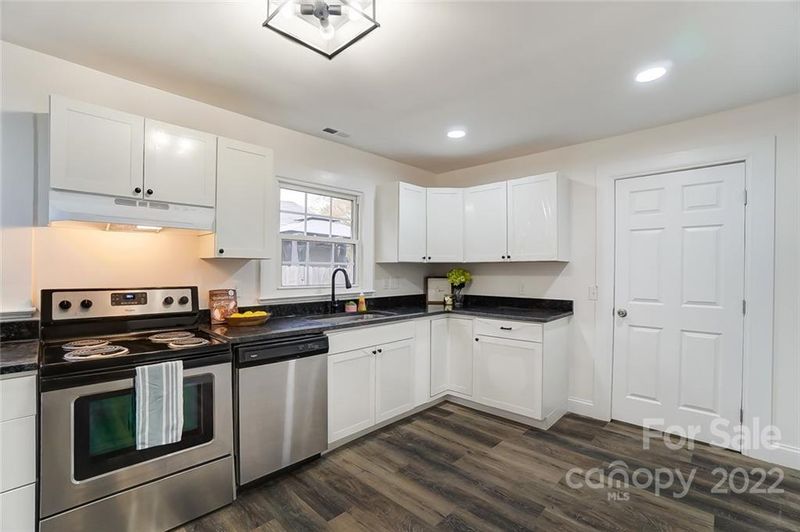 304 N College St, Dallas, NC 28034