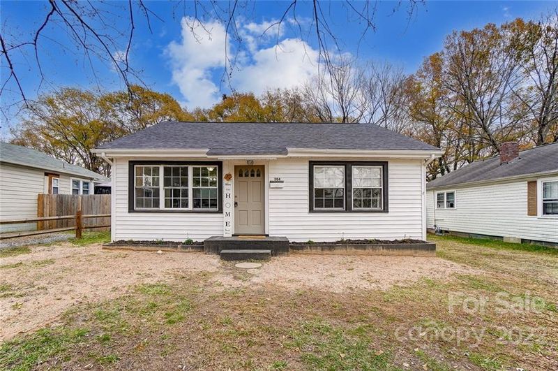 304 N College St, Dallas, NC 28034