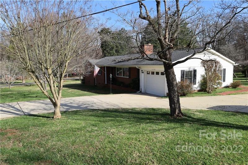 1234 Rockhaven Dr, Charlotte, NC 28216