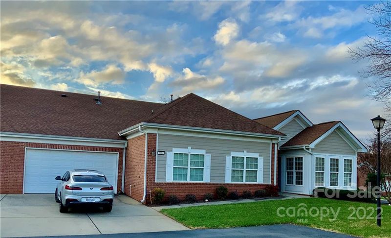 2114 Castle Ct, Matthews, NC 28105