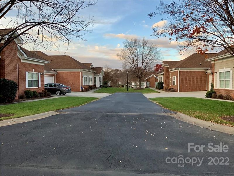 2114 Castle Ct, Matthews, NC 28105