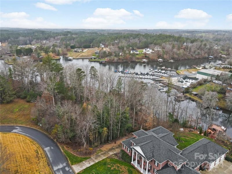 100 Old Ferry Ln, Hickory, NC 28601