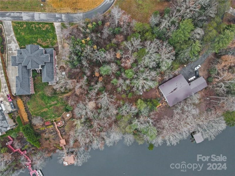 100 Old Ferry Ln, Hickory, NC 28601