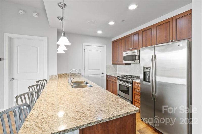 701 Royal Ct #509, Charlotte, NC 28202