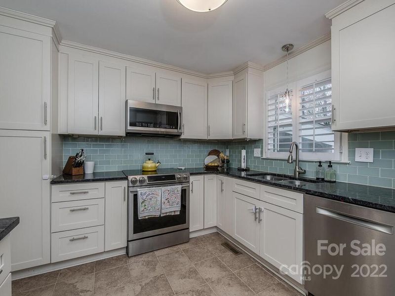 4014 Rhodes Ave, Charlotte, NC 28210