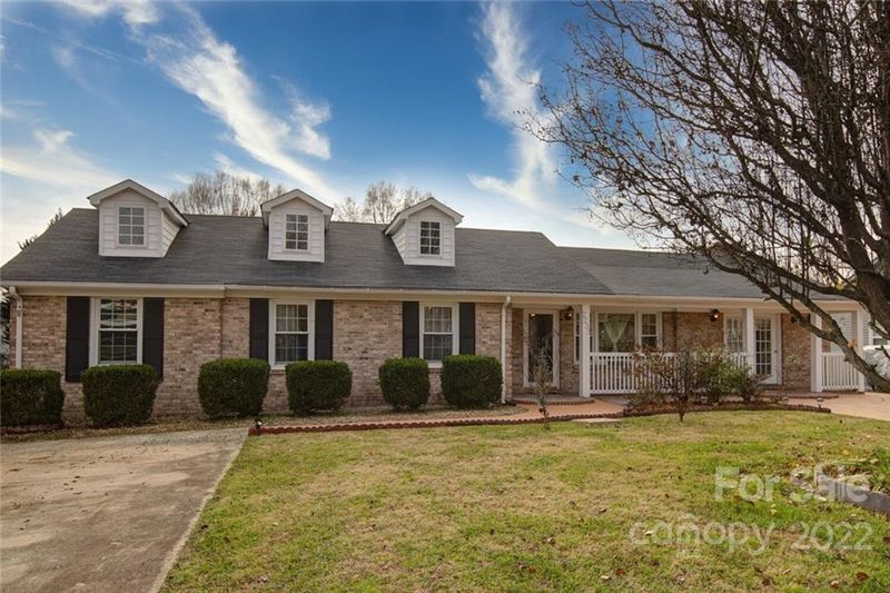 2235 Thornfield Rd, Charlotte, NC 28217