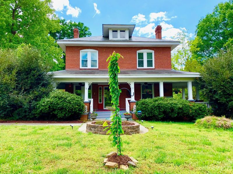 214 S White St, Marshville, NC 28103