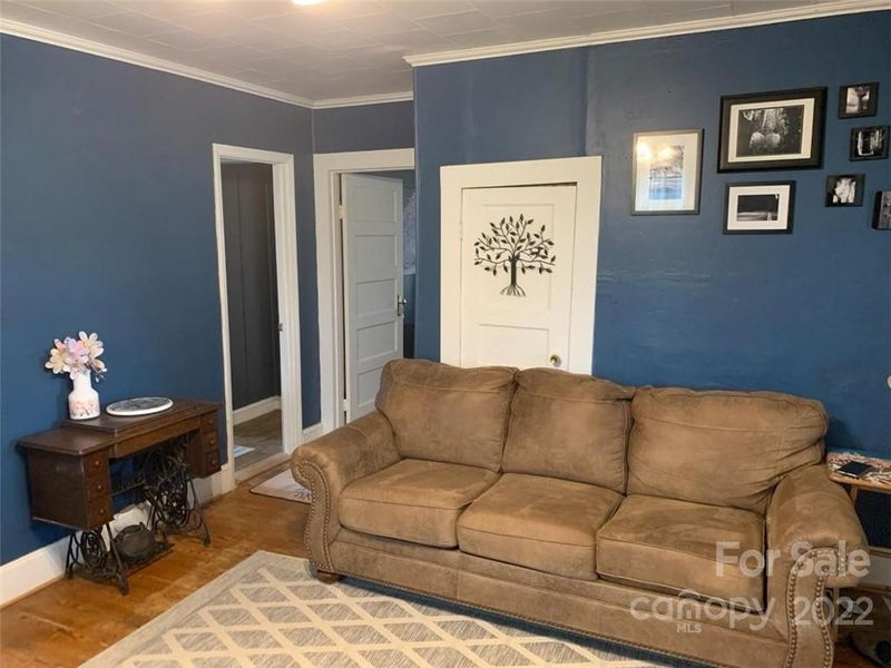 318 E Carpenter St, Maiden, NC 28650
