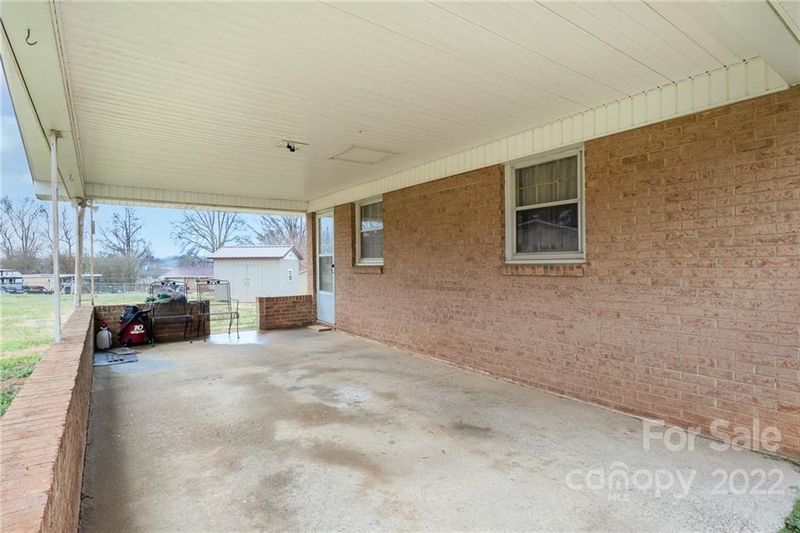 4596 Diamond St, Claremont, NC 28610