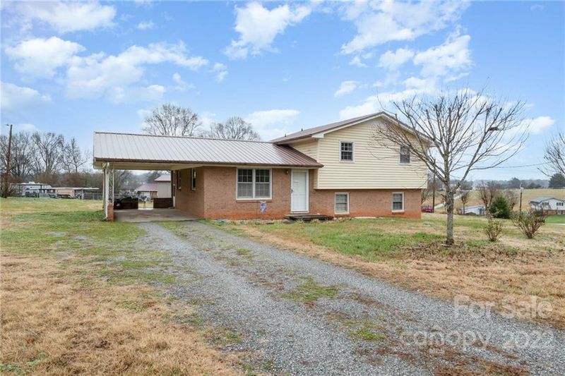 4596 Diamond St, Claremont, NC 28610