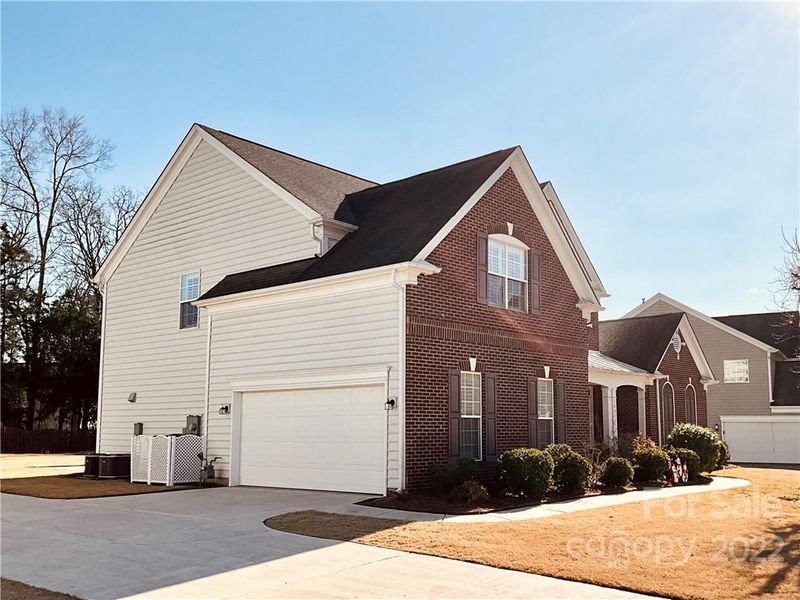 10711 Knight Castle Dr, Charlotte, NC 28277