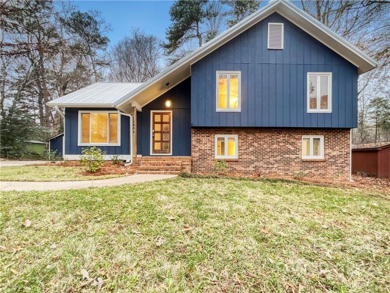 13805 Idle Dr, Matthews, NC 28105