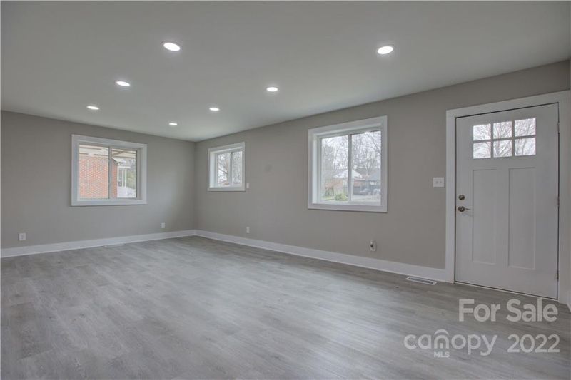 3847 Stonehaven Dr, Charlotte, NC 28215
