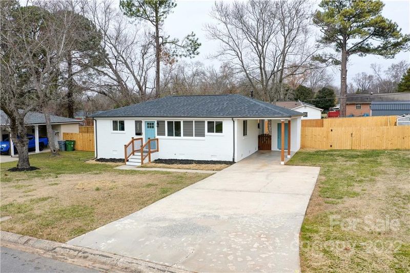 3847 Stonehaven Dr, Charlotte, NC 28215