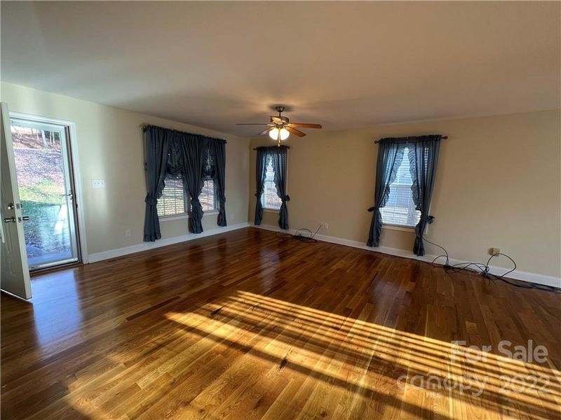 886 Westside Dr, Newton, NC 28658
