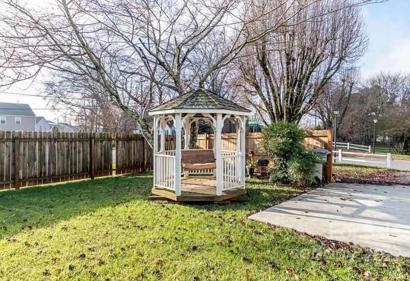9731 Marshbrooke Rd, Matthews, NC 28105