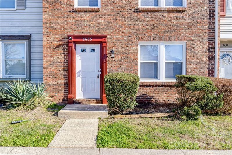 7635 Holly Grove Ct, Charlotte, NC 28227
