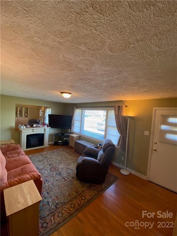 2410 23rd Avenue Pl NE, Hickory, NC 28601