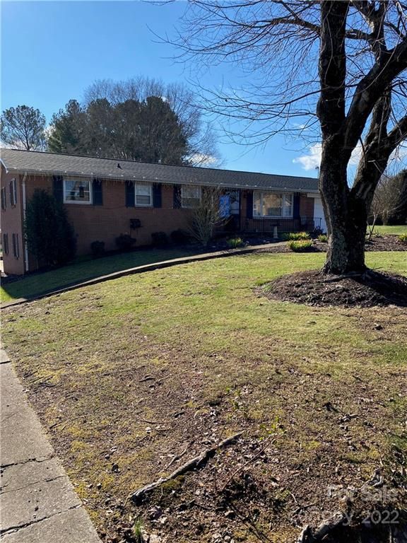 2410 23rd Avenue Pl NE, Hickory, NC 28601