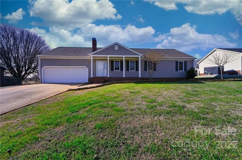 1607 Magnum Rd, Hickory, NC 28602