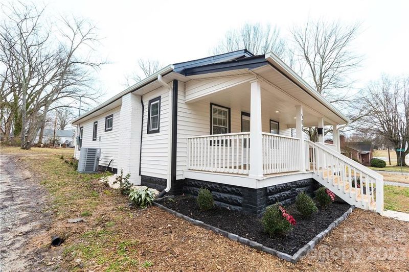 506 Flint St N, Lincolnton, NC 28092