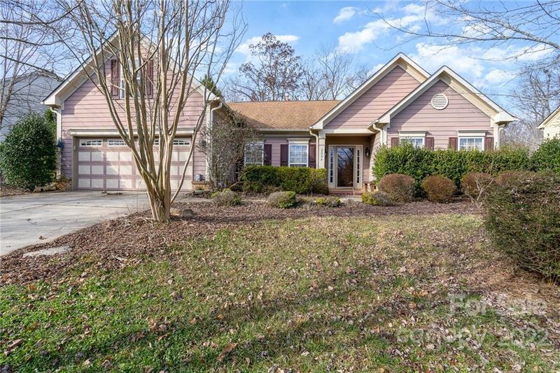 2004 Willowcrest Dr, Waxhaw, NC 28173