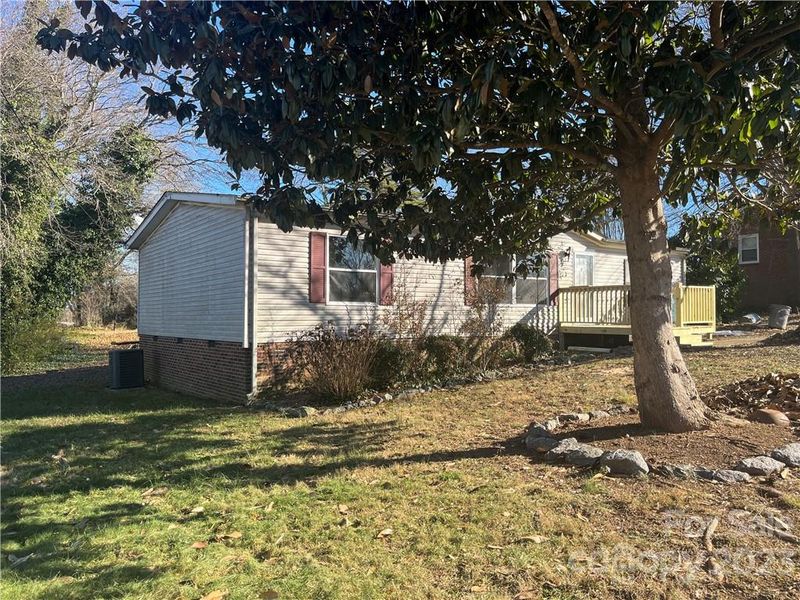 26 39th Avenue Ct, Hickory, NC 28601